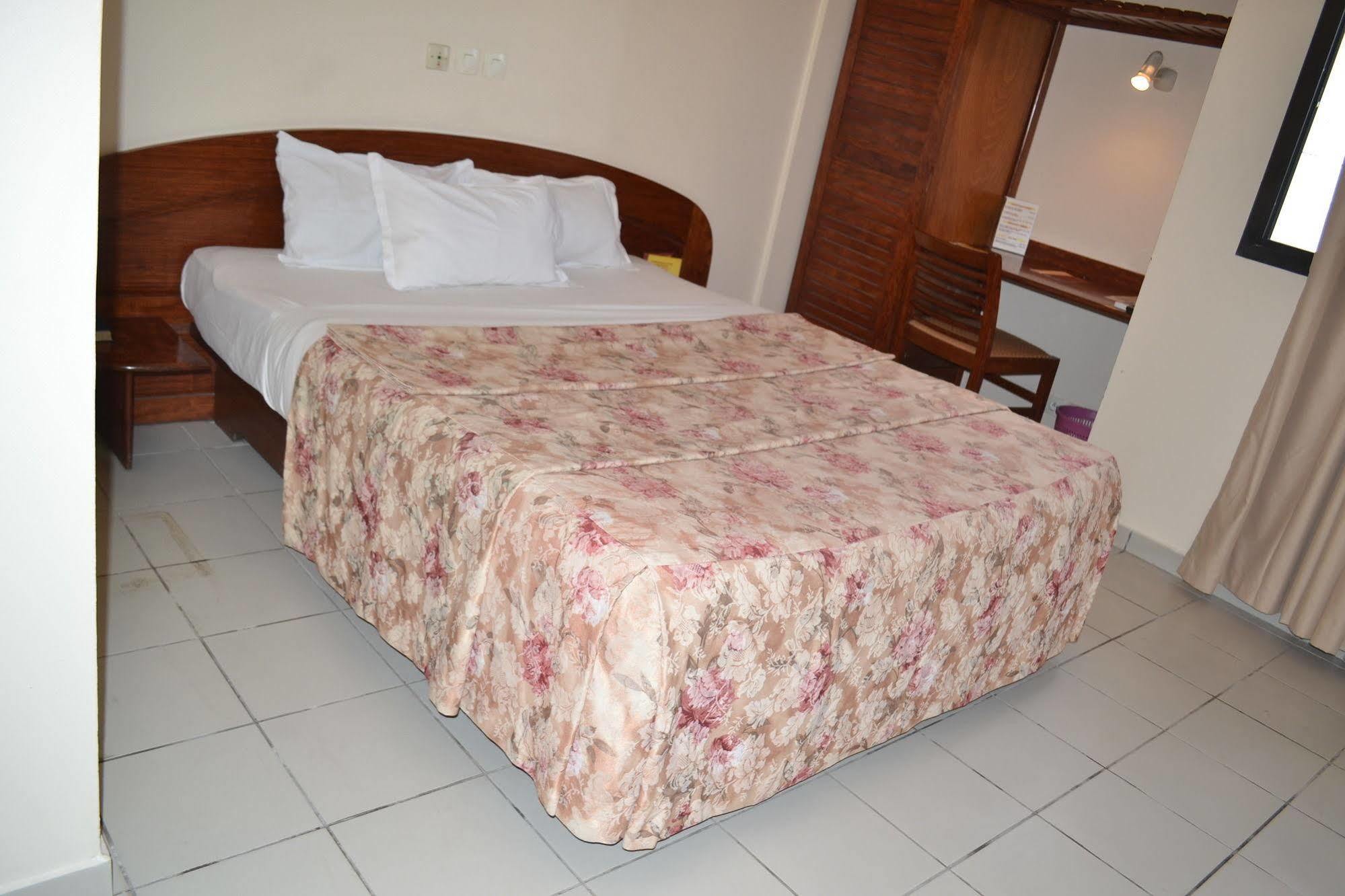 Planet Hotel Douala Exteriér fotografie